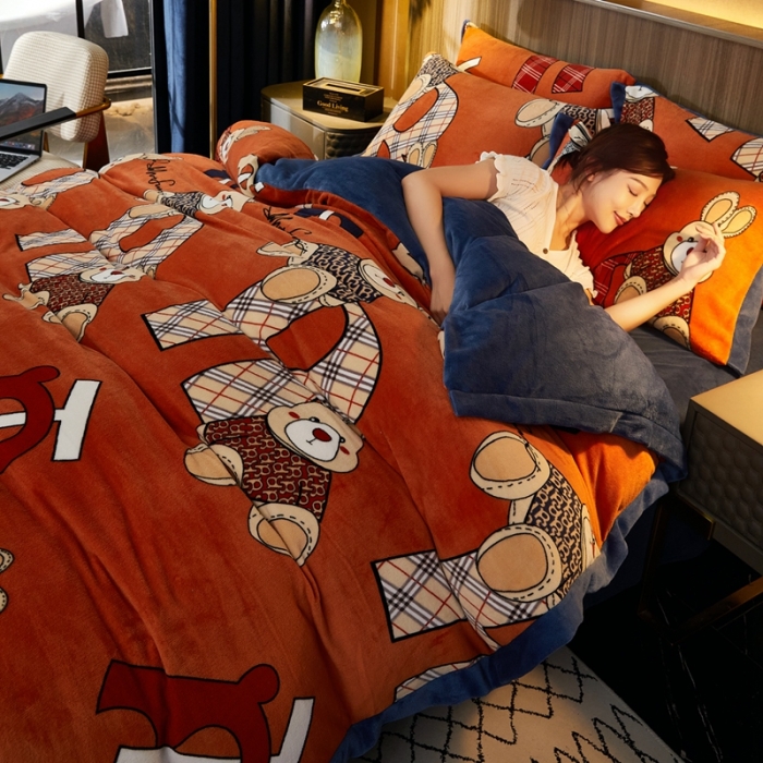 91家纺网 家纺一手货源 找家纺 澳洲羽 2024年新牛奶绒拼角印花四件套水晶法莱绒直播供货 比得兔