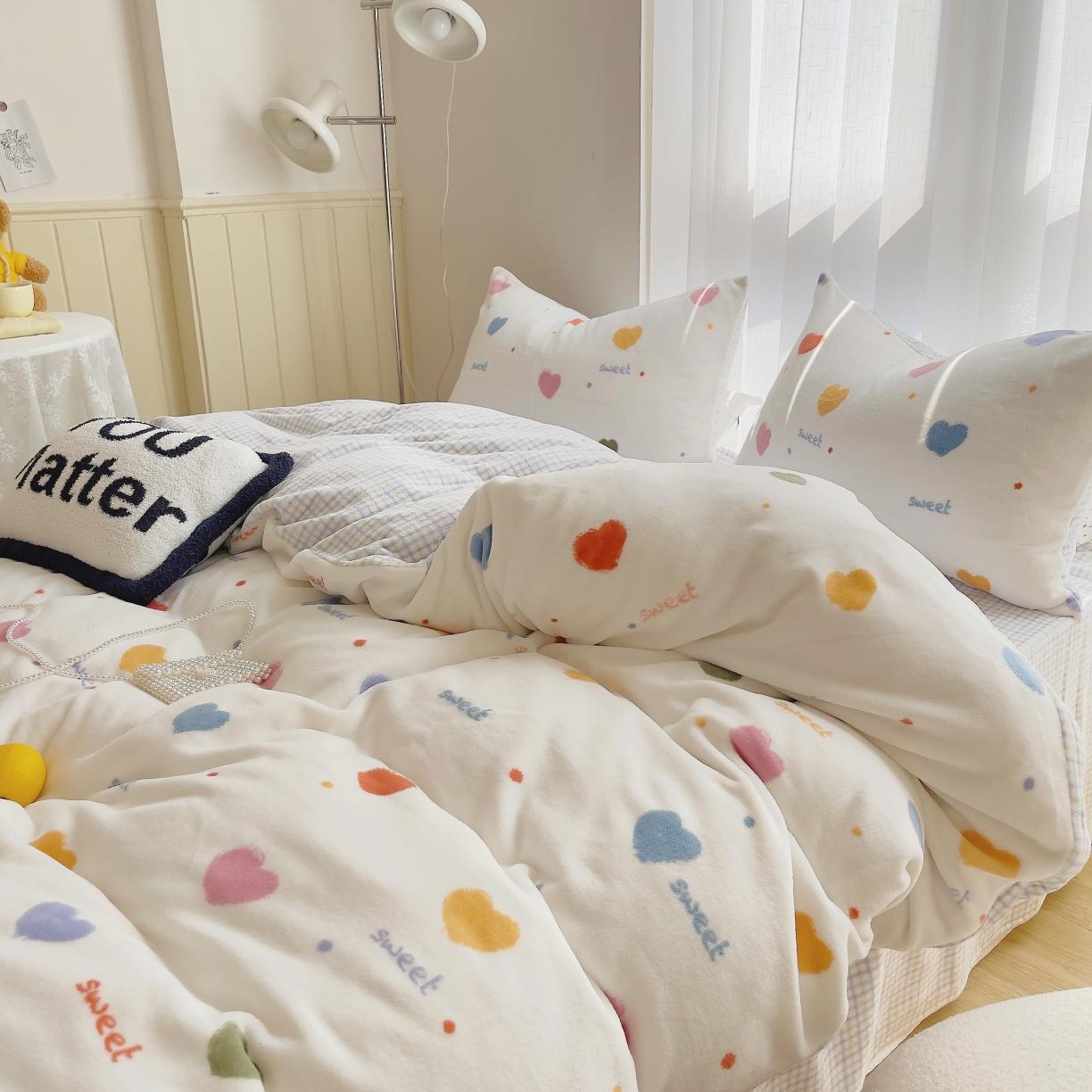 91家纺网 家纺一手货源 找家纺 圆岛 2021新款高克重牛奶绒ins小清新四件套 小心心