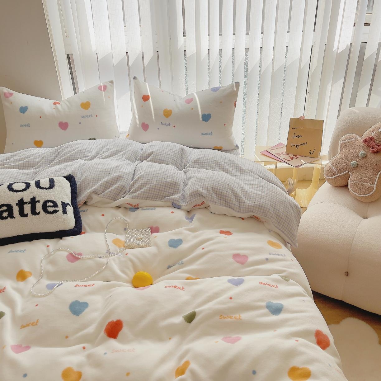 91家纺网 家纺一手货源 找家纺 圆岛 2021新款高克重牛奶绒ins小清新四件套 小心心