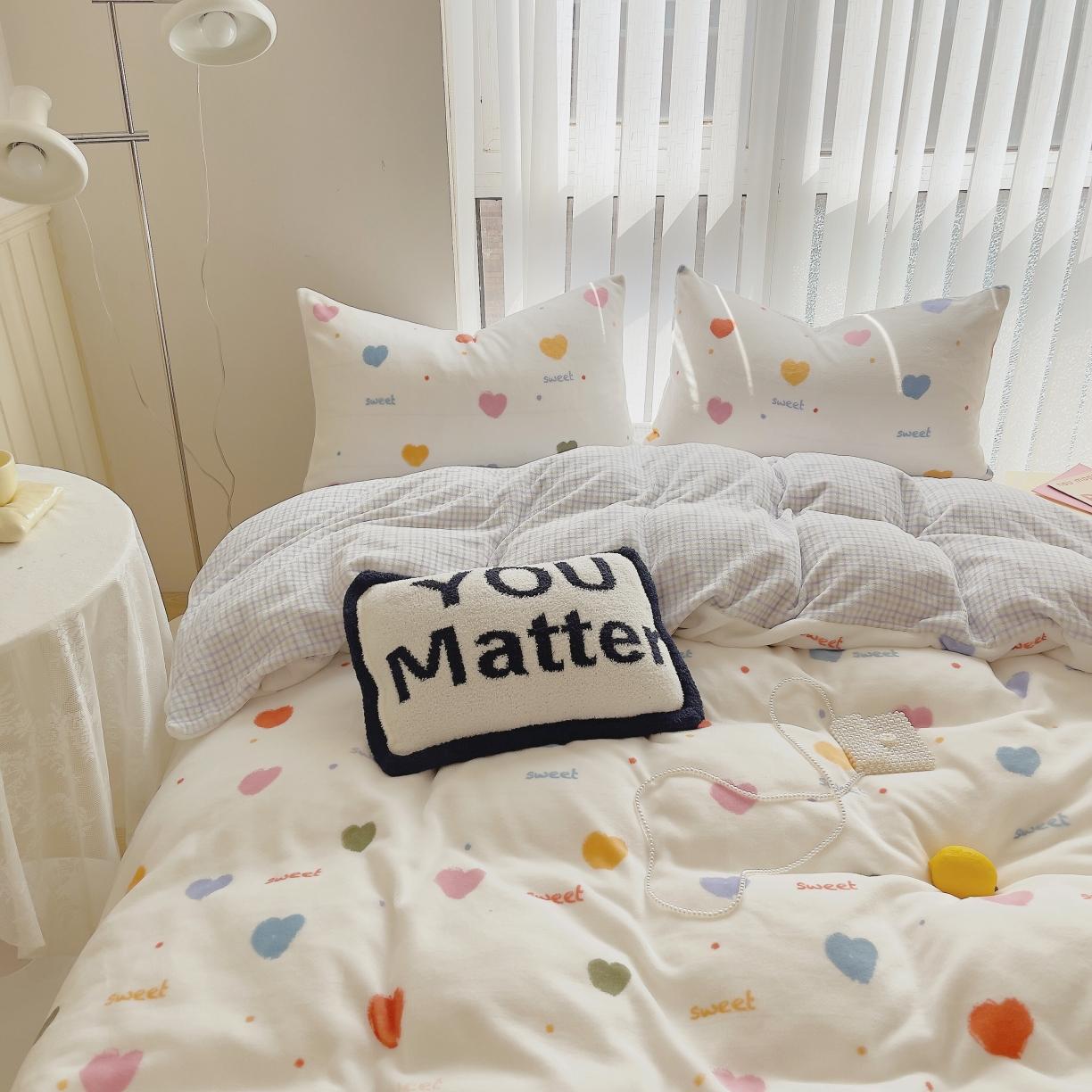 91家纺网 家纺一手货源 找家纺 圆岛 2021新款高克重牛奶绒ins小清新四件套 小心心