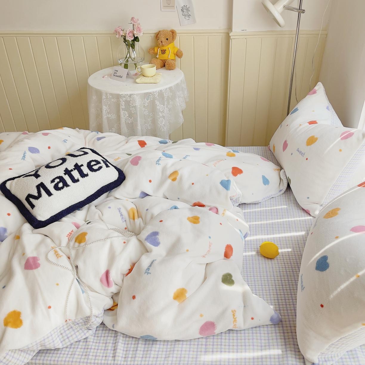 91家纺网 家纺一手货源 找家纺 圆岛 2021新款高克重牛奶绒ins小清新四件套 小心心