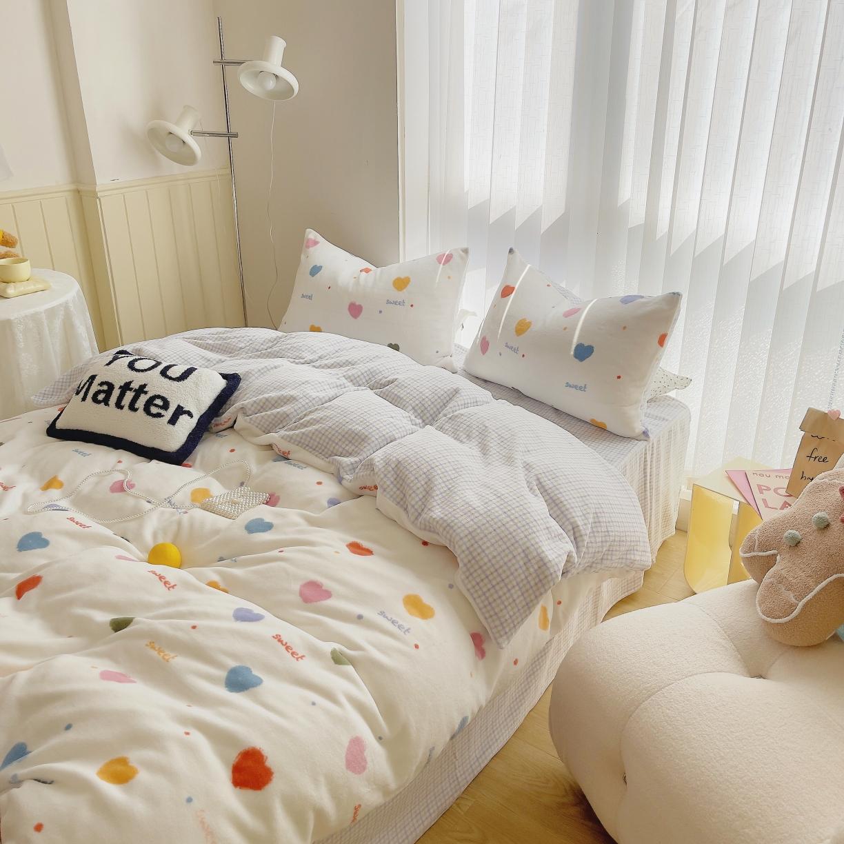 91家纺网 家纺一手货源 找家纺 圆岛 2021新款高克重牛奶绒ins小清新四件套 小心心