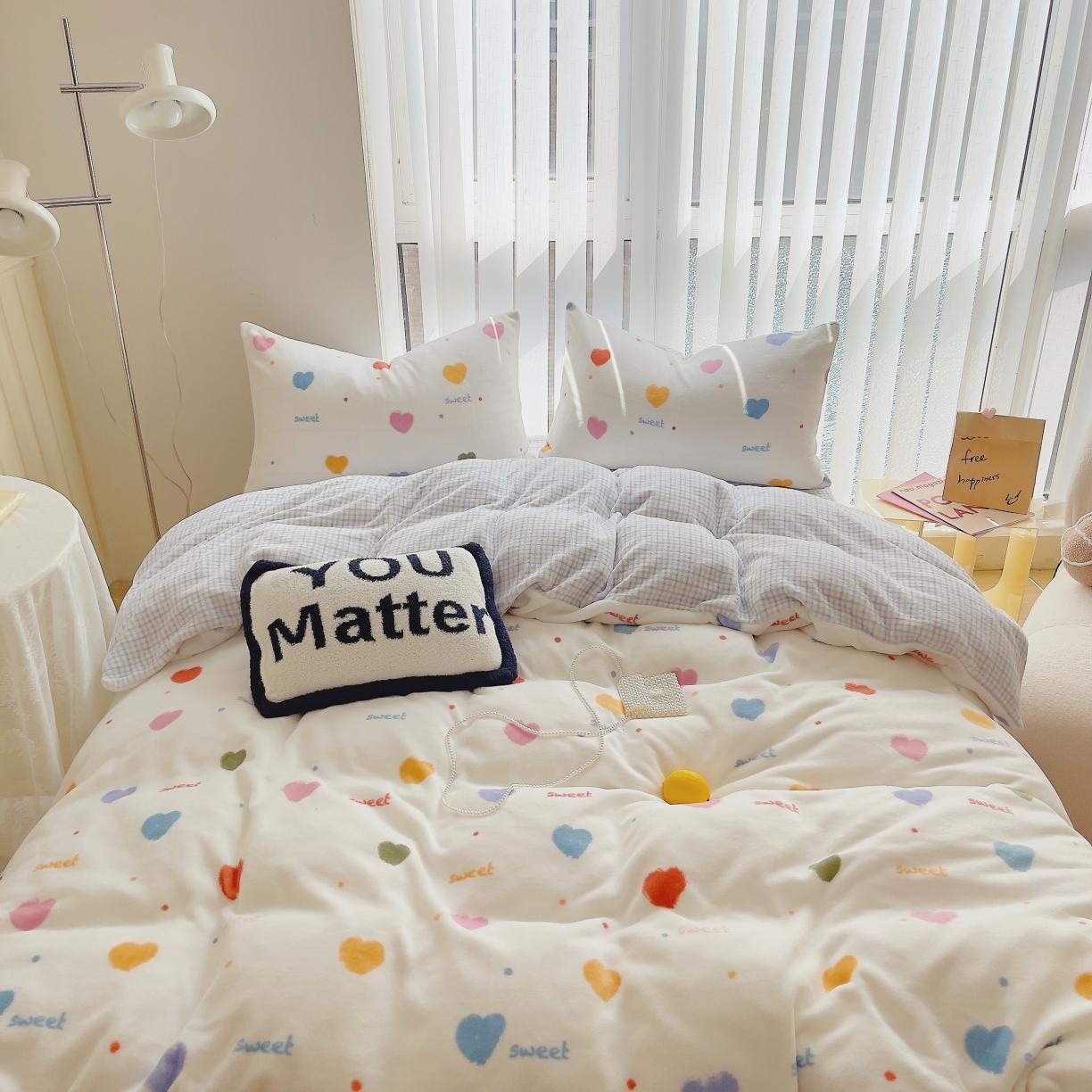 91家纺网 家纺一手货源 找家纺 圆岛 2021新款高克重牛奶绒ins小清新四件套 小心心