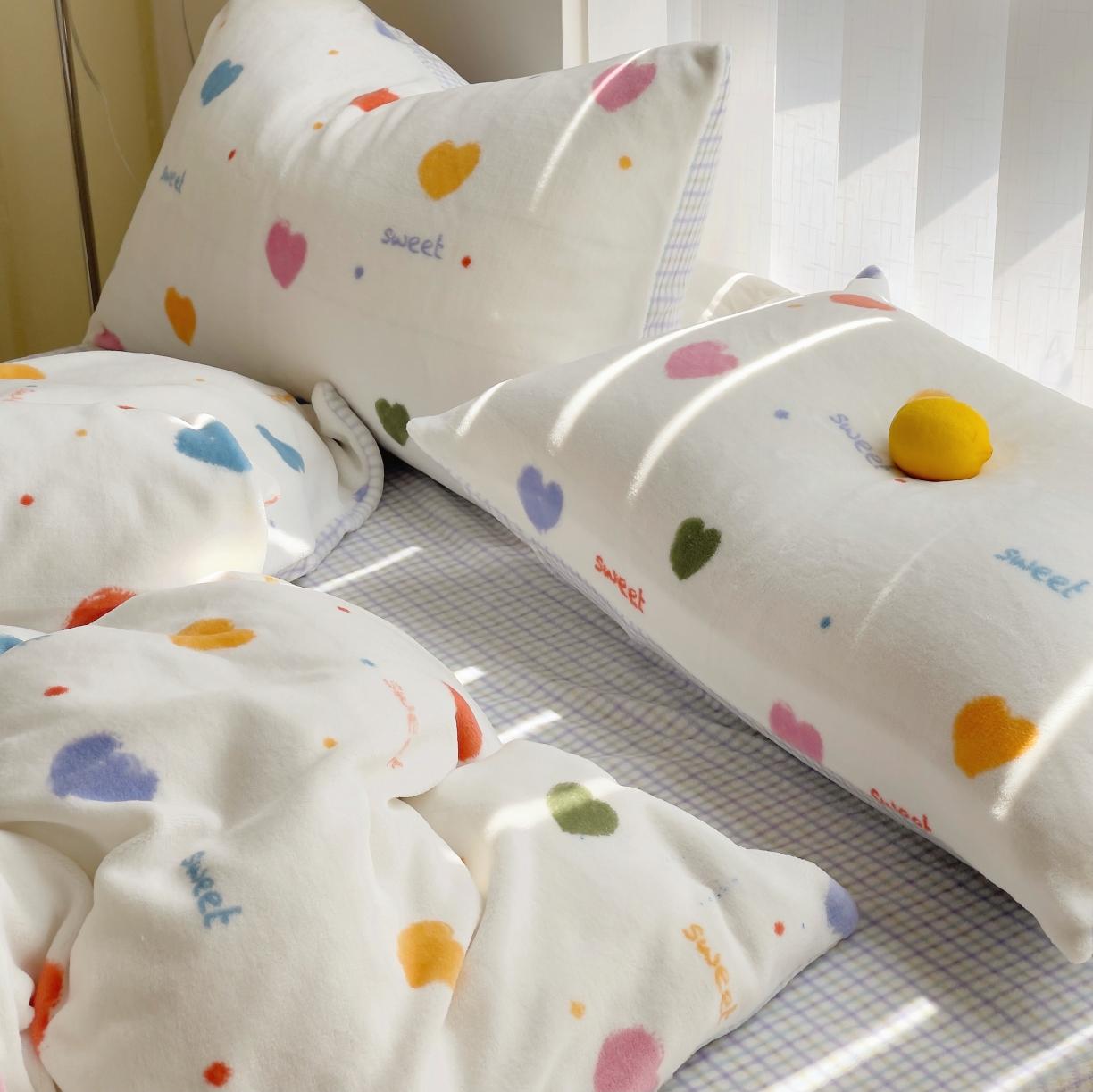 91家纺网 家纺一手货源 找家纺 圆岛 2021新款高克重牛奶绒ins小清新四件套 小心心