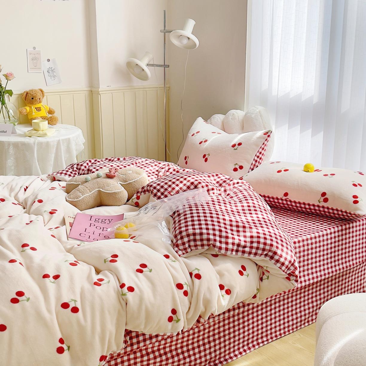 91家纺网 家纺一手货源 找家纺 圆岛 2021新款高克重牛奶绒ins小清新四件套 小樱桃