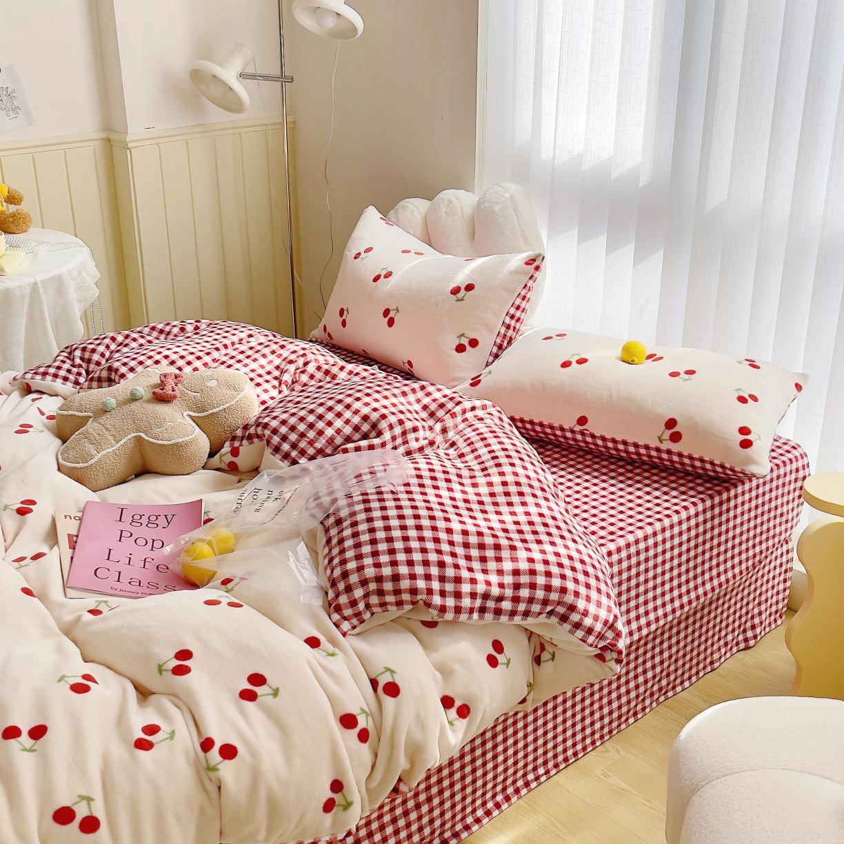 91家纺网 家纺一手货源 找家纺 圆岛 2021新款高克重牛奶绒ins小清新四件套 小樱桃