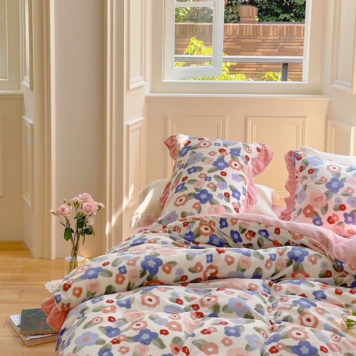 91家纺网 家纺一手货源 找家纺 圆岛 2021新款法式浪漫牛奶绒四件套 花簇 沙粉