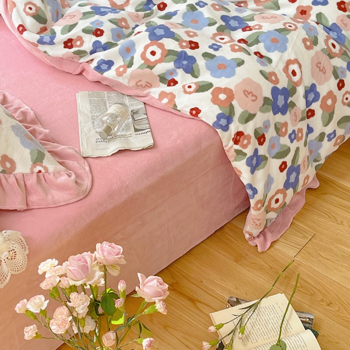 91家纺网 家纺一手货源 找家纺 圆岛 2021新款法式浪漫牛奶绒四件套 花簇 沙粉