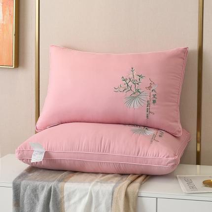 91家纺网 家纺一手货源 找家纺 （总）枕之坊 2021新款立体绣花艾草羽丝枕48×74cm