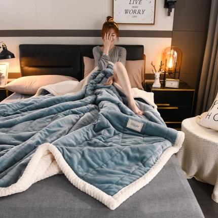 91家纺网 家纺一手货源 找家纺 印季 2023新款三层夹棉贝贝绒毛毯 蓝灰+白
