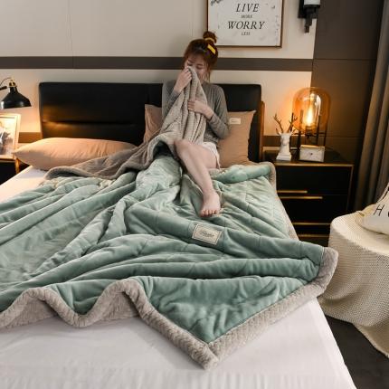 91家纺网 家纺一手货源 找家纺 印季 2023新款三层夹棉贝贝绒毛毯 墨绿+灰