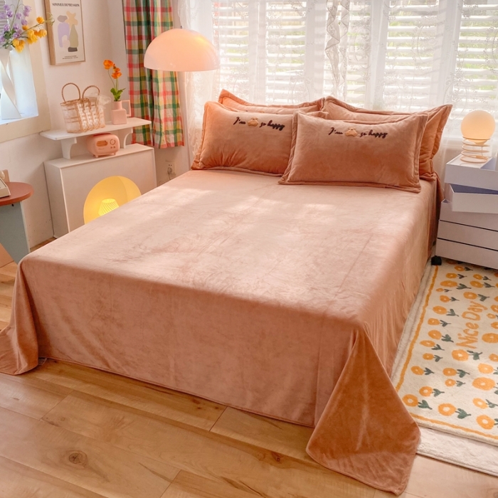 91家纺网 家纺一手货源 找家纺 蜜柚 2024新款婴儿绒毛巾绣快乐熊仔四件套 快乐熊仔-卡其