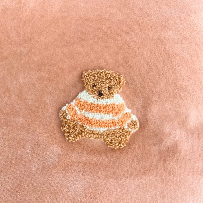 91家纺网 家纺一手货源 找家纺 蜜柚 2024新款婴儿绒毛巾绣快乐熊仔四件套 快乐熊仔-卡其