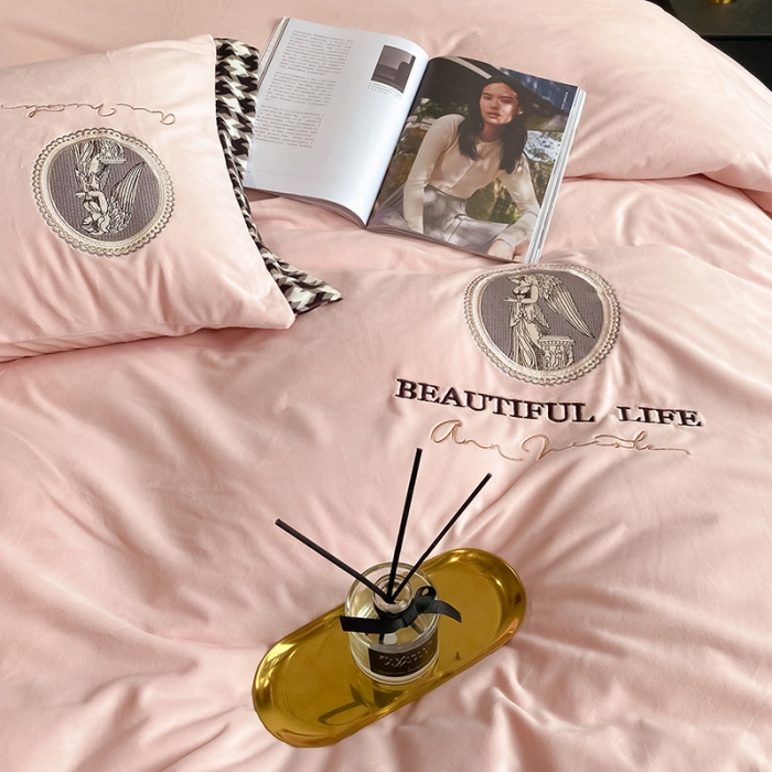 91家纺网 家纺一手货源 找家纺 澳梵 2021【爱神系列】婴儿绒轻奢风刺绣四件套 爱神-粉玉