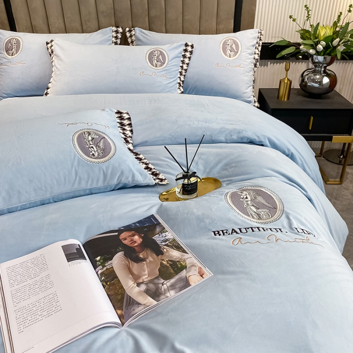 91家纺网 家纺一手货源 找家纺 澳梵 2021【爱神系列】婴儿绒轻奢风刺绣四件套 爱神-浅蓝