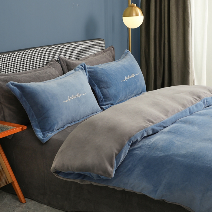 91家纺网 家纺一手货源 找家纺 朵希曼2023加厚牛奶绒四件套纯色绣花系列 时尚生活-雾霾蓝