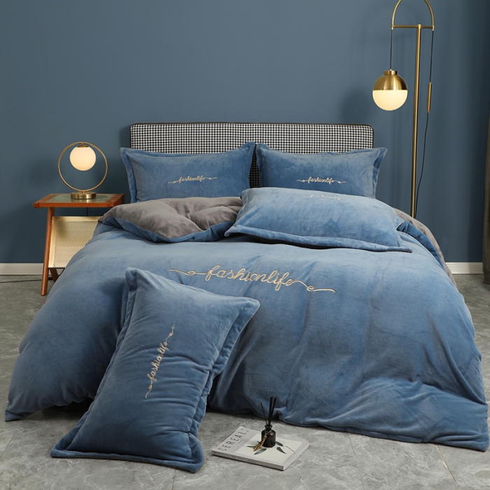 91家纺网 家纺一手货源 找家纺 朵希曼2023加厚牛奶绒四件套纯色绣花系列 时尚生活-雾霾蓝