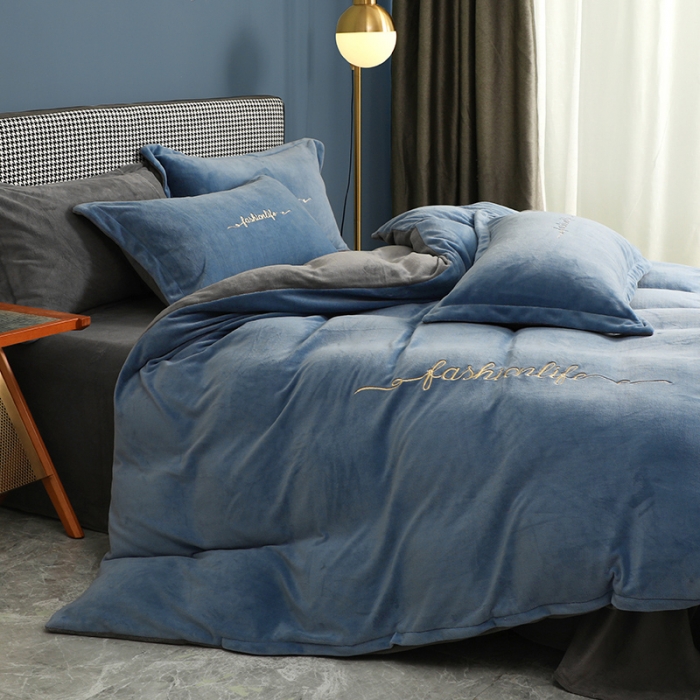 91家纺网 家纺一手货源 找家纺 朵希曼2023加厚牛奶绒四件套纯色绣花系列 时尚生活-雾霾蓝