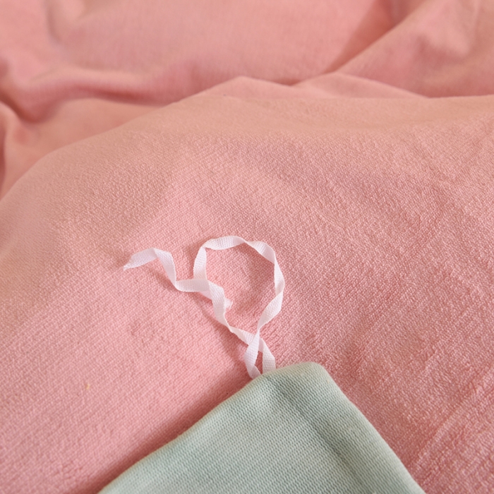 91家纺网 家纺一手货源 找家纺 甜之梦 2025牛奶绒纯色拼色单品四件套被套（可定制尺寸）嫩绿+淡粉