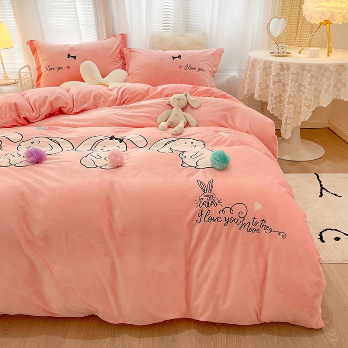 91家纺网 家纺一手货源 找家纺 (总）梵克保罗2024新款婴儿绒绣花学生三件套