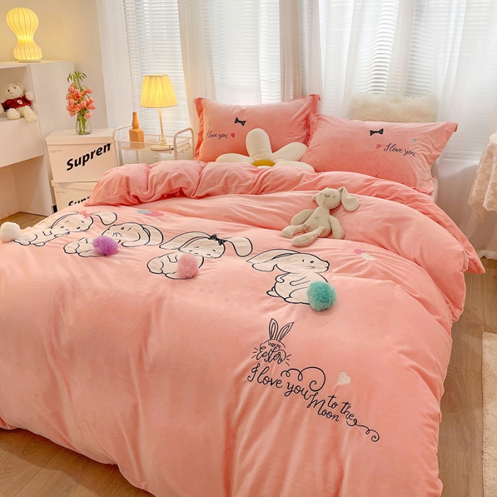 91家纺网 家纺一手货源 找家纺 (总）梵克保罗2024新款婴儿绒绣花学生三件套