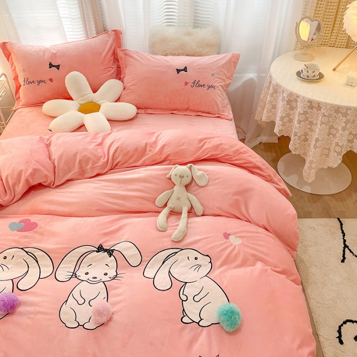 91家纺网 家纺一手货源 找家纺 (总）梵克保罗2024新款婴儿绒绣花学生三件套