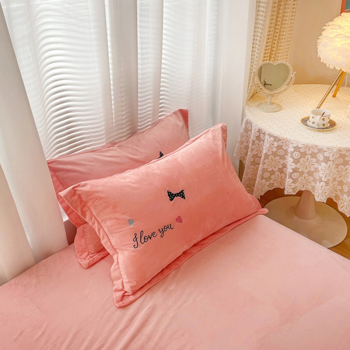 91家纺网 家纺一手货源 找家纺 (总）梵克保罗2024新款婴儿绒绣花学生三件套