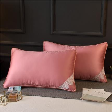 91家纺网 家纺一手货源 找家纺 (总)枕之坊 2021新款玻尿酸蕾丝花边羽丝枕48×74cm