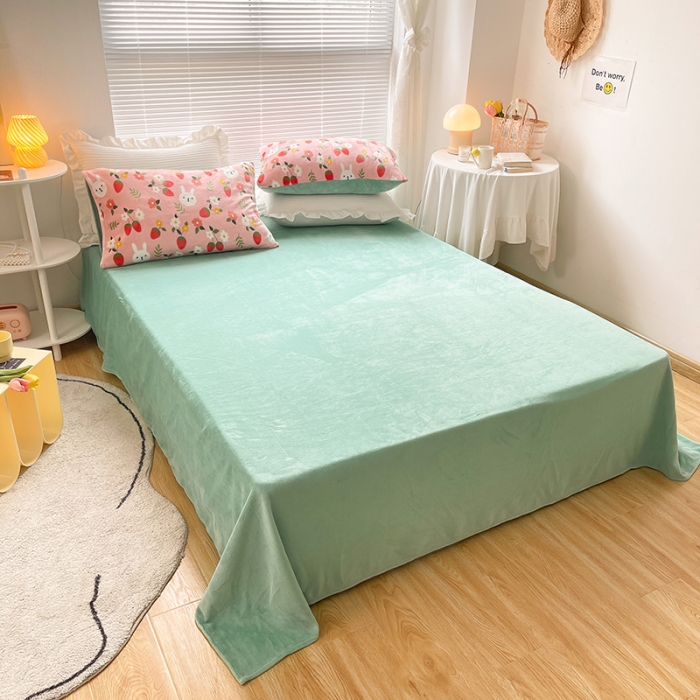 91家纺网 家纺一手货源 找家纺 金爱家 2021新款牛奶绒暖边四件套 草莓兔