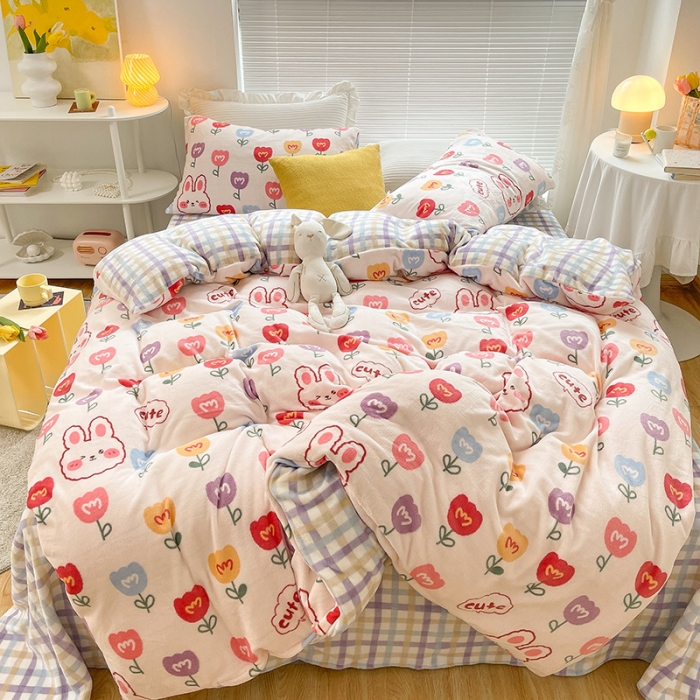 91家纺网 家纺一手货源 找家纺 金爱家 2021新款牛奶绒暖边四件套 花中兔