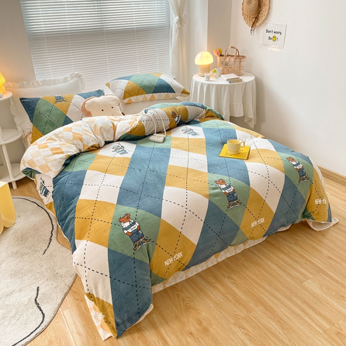 91家纺网 家纺一手货源 找家纺 金爱家 2021新款牛奶绒暖边四件套 绅士熊