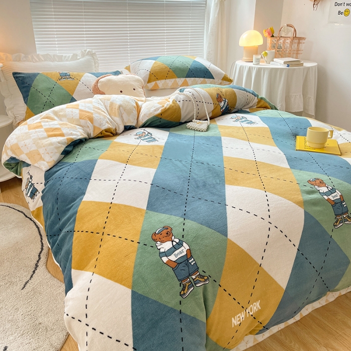 91家纺网 家纺一手货源 找家纺 金爱家 2021新款牛奶绒暖边四件套 绅士熊