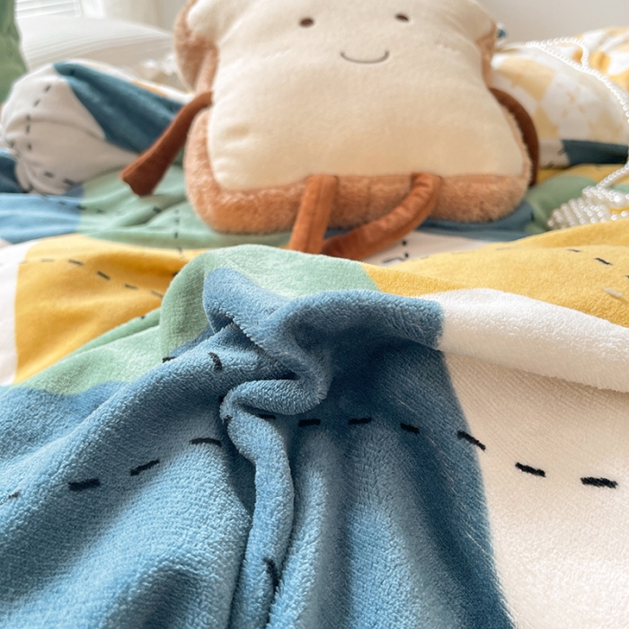 91家纺网 家纺一手货源 找家纺 金爱家 2021新款牛奶绒暖边四件套 绅士熊