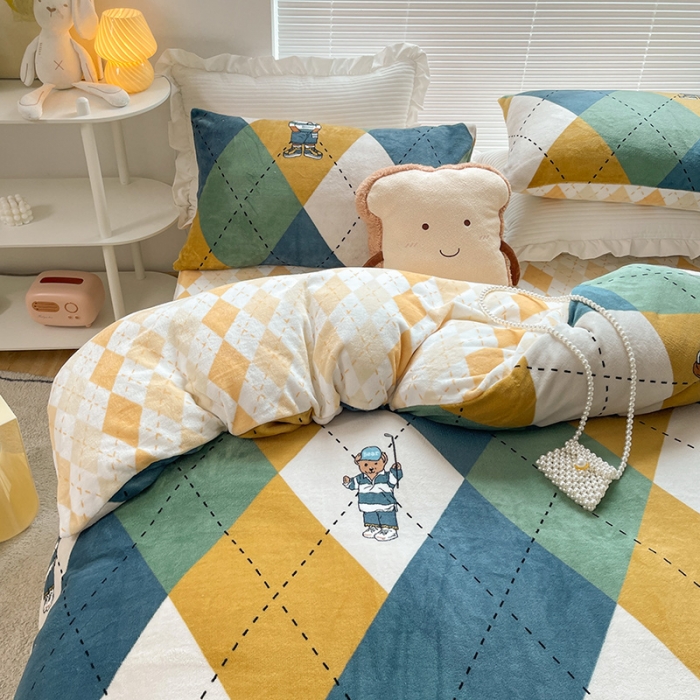 91家纺网 家纺一手货源 找家纺 金爱家 2021新款牛奶绒暖边四件套 绅士熊