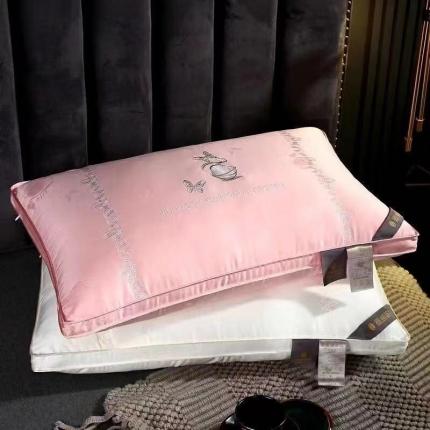 91家纺网 家纺一手货源 找家纺 (总) 枕之坊 2021新款蚕蛹蛋白美肤枕48×74cm