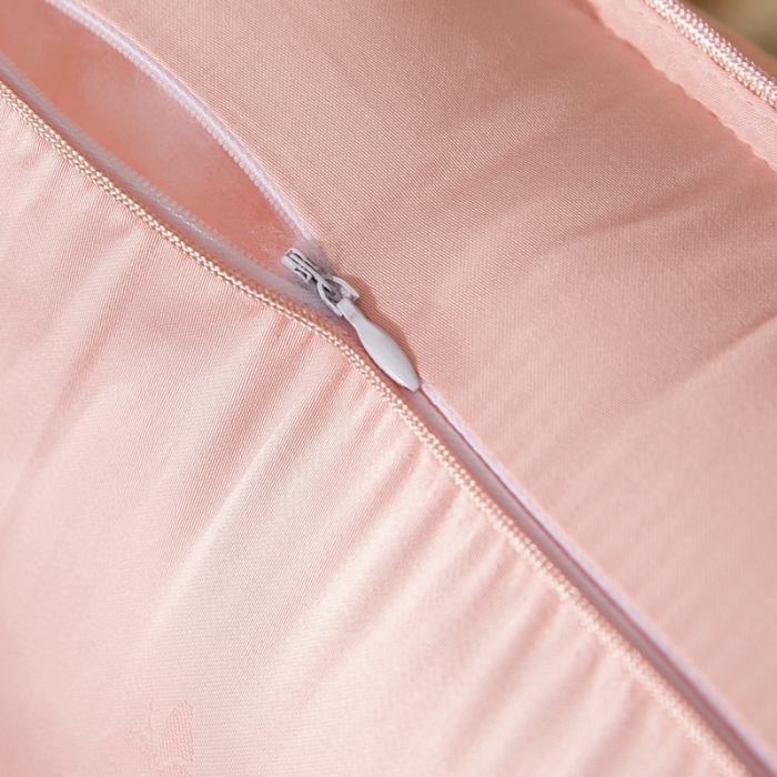 91家纺网 家纺一手货源 找家纺 枕之坊 2021新款蚕蛹蛋白美颜枕 粉色