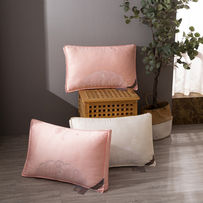 91家纺网 家纺一手货源 找家纺 枕之坊 2021新款蚕蛹蛋白美颜枕 粉色