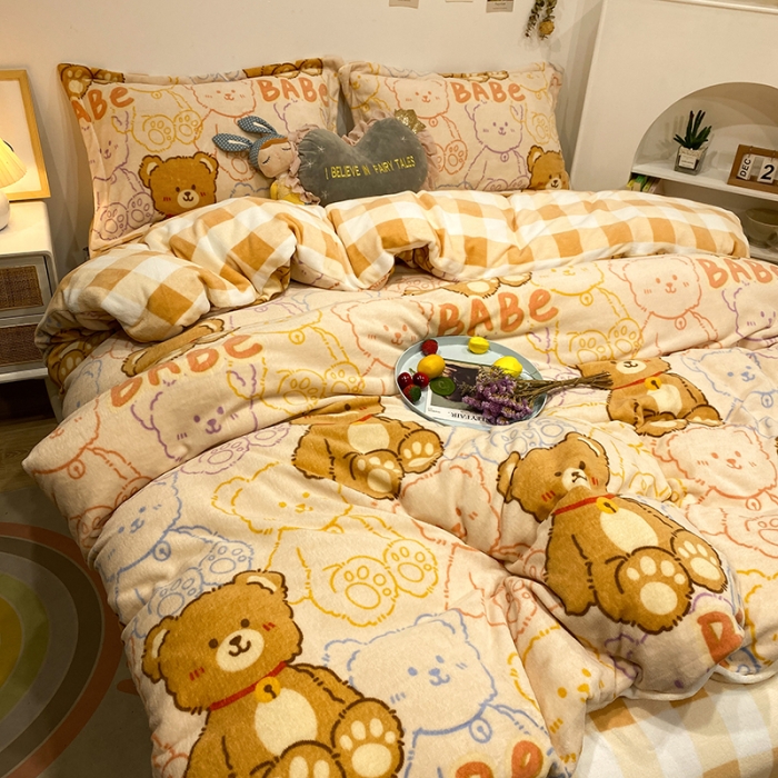 91家纺网 家纺一手货源 找家纺 珺柔家纺2021新款牛奶绒印花四件套 多彩熊