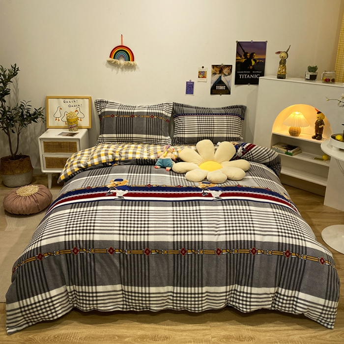 91家纺网 家纺一手货源 找家纺 珺柔家纺2021新款牛奶绒印花四件套 格子小熊