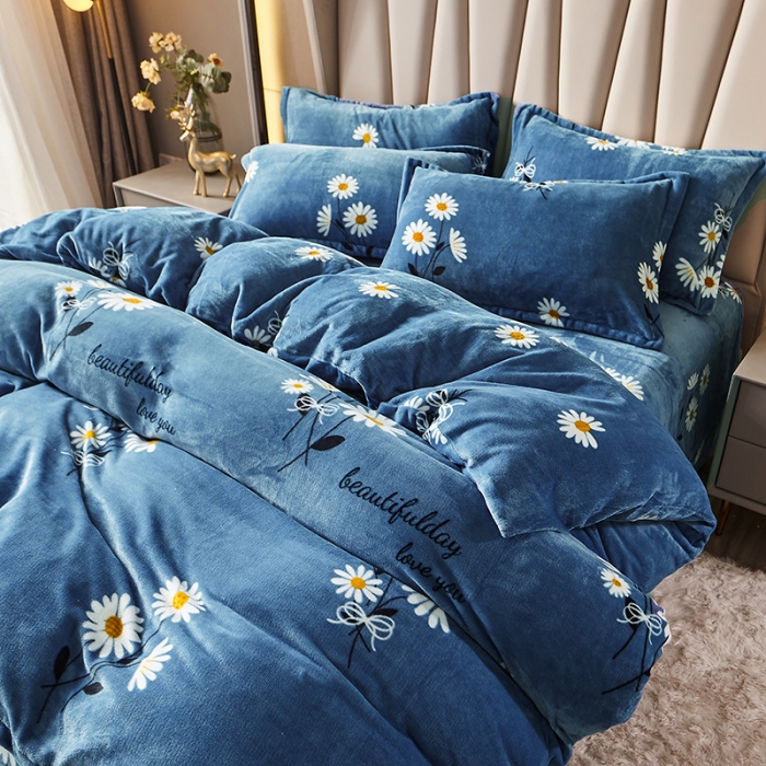 91家纺网 家纺一手货源 找家纺 纽缦 2021新款牛奶绒四件套法莱水晶宝宝绒 菊之语蓝