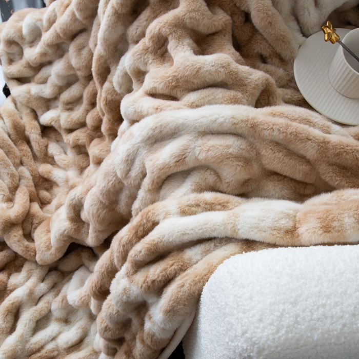 91家纺网 家纺一手货源 找家纺 来菲毛毯 25新款氨纶兔毛毛毯托斯塔纳加厚双层保暖奢华沙发毯 卡其色