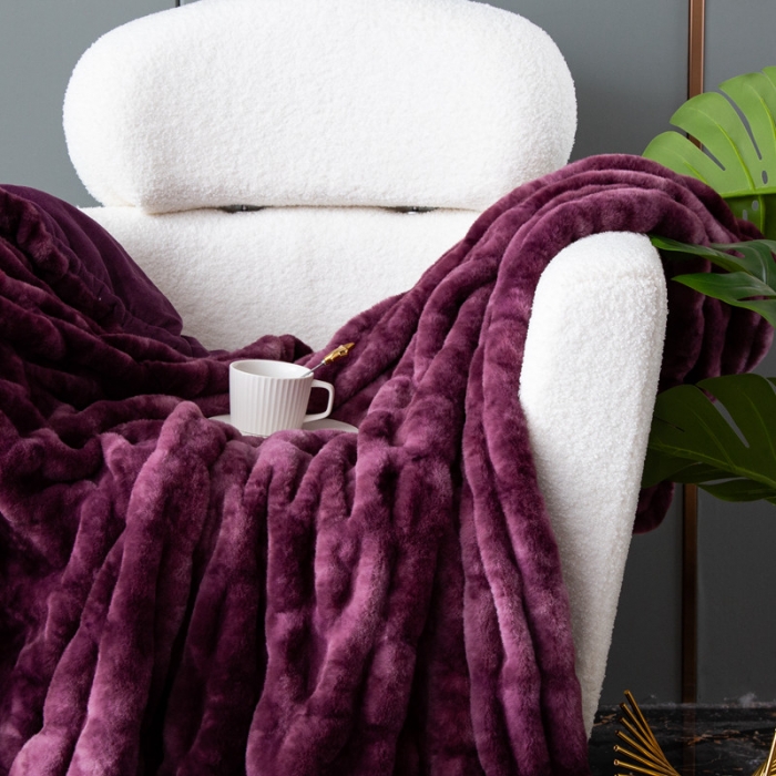 91家纺网 家纺一手货源 找家纺 来菲毛毯 25新款氨纶兔毛毛毯托斯塔纳加厚双层保暖奢华沙发毯紫红色