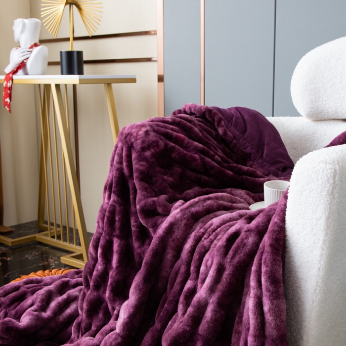 91家纺网 家纺一手货源 找家纺 来菲毛毯 25新款氨纶兔毛毛毯托斯塔纳加厚双层保暖奢华沙发毯紫红色