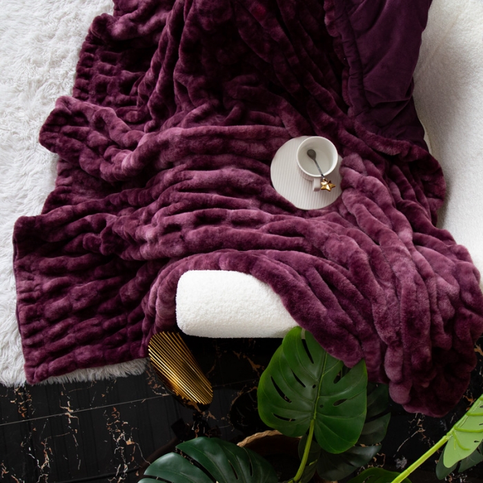 91家纺网 家纺一手货源 找家纺 来菲毛毯 25新款氨纶兔毛毛毯托斯塔纳加厚双层保暖奢华沙发毯紫红色