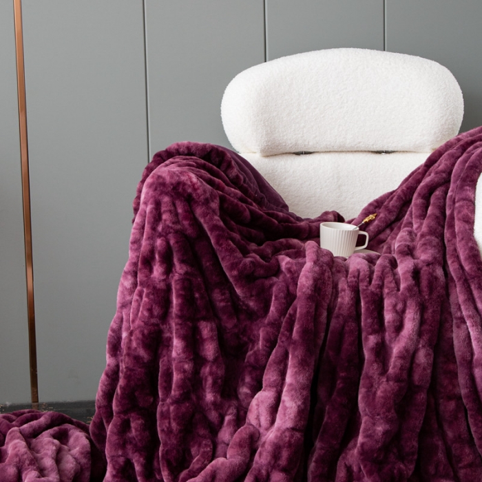 91家纺网 家纺一手货源 找家纺 来菲毛毯 25新款氨纶兔毛毛毯托斯塔纳加厚双层保暖奢华沙发毯紫红色