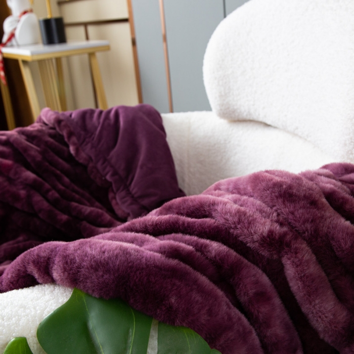 91家纺网 家纺一手货源 找家纺 来菲毛毯 25新款氨纶兔毛毛毯托斯塔纳加厚双层保暖奢华沙发毯紫红色