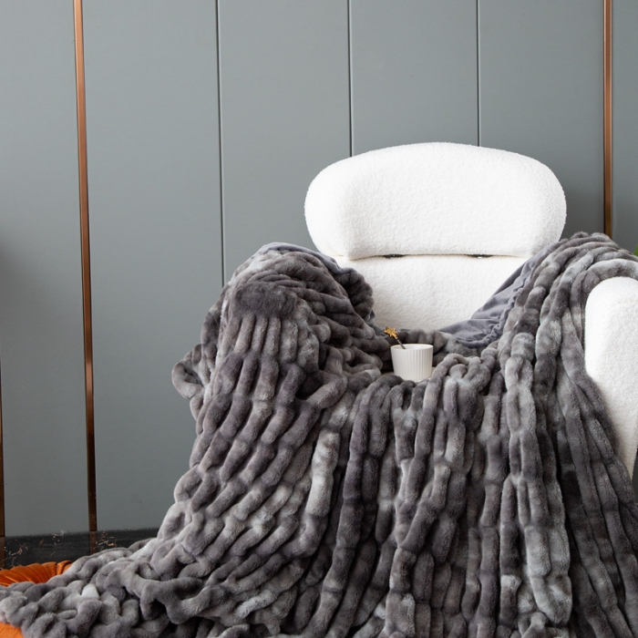 91家纺网 家纺一手货源 找家纺 来菲毛毯 25新款氨纶兔毛毛毯托斯塔纳加厚双层保暖奢华沙发毯灰色