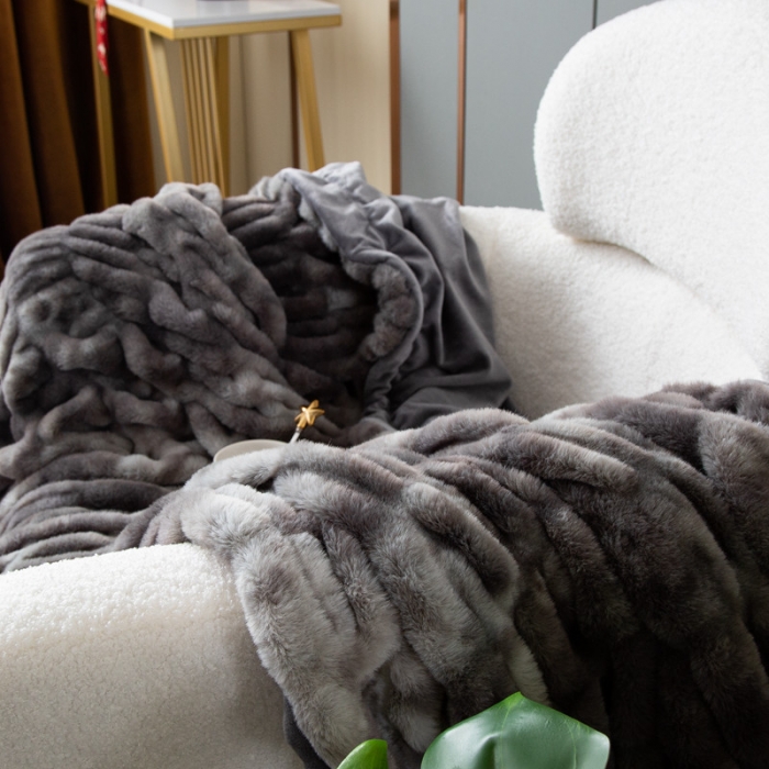 91家纺网 家纺一手货源 找家纺 来菲毛毯 25新款氨纶兔毛毛毯托斯塔纳加厚双层保暖奢华沙发毯灰色