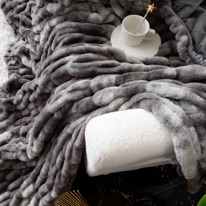 91家纺网 家纺一手货源 找家纺 来菲毛毯 25新款氨纶兔毛毛毯托斯塔纳加厚双层保暖奢华沙发毯灰色