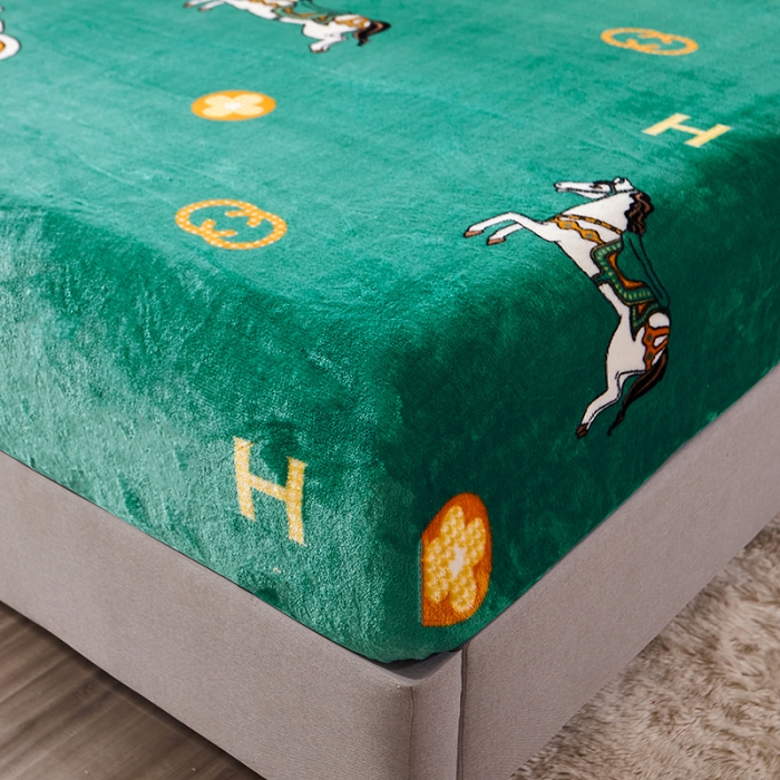 91家纺网 家纺一手货源 找家纺 纽缦 2021新款牛奶绒四件套法莱水晶宝宝绒 马到成功绿（大版）